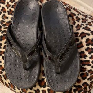Orthaheel black flips flops